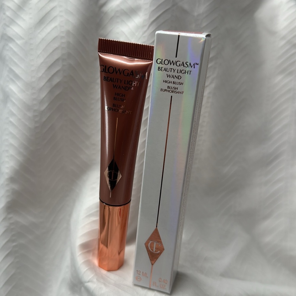 Charlotte Tilbury glowgasm beauty light wand high blush